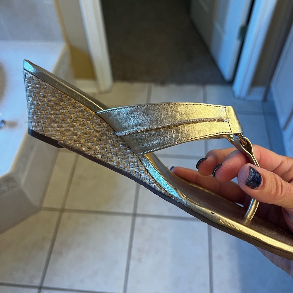 Lilly Pulitzer McKim Gold Wedge Slip On Sandals size 9 - Picture 4 of 8